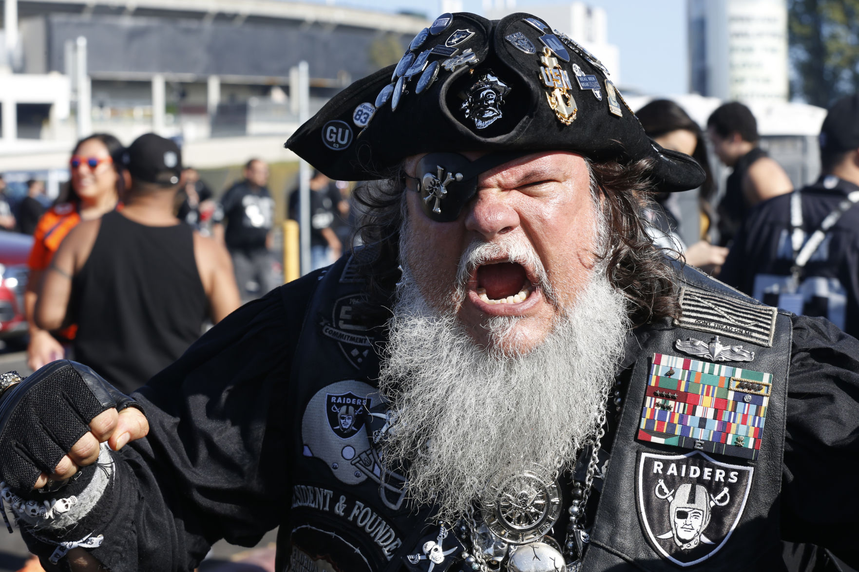 Broncos Raiders Football